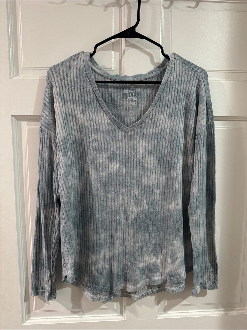 American Eagle Outfitters Blue Tie-Dye Ribbed V-Neck Sweater